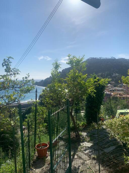 Ferienwohnung Cozy Beach House With Nice Garden, Basic Feel Bonassola Exterior foto